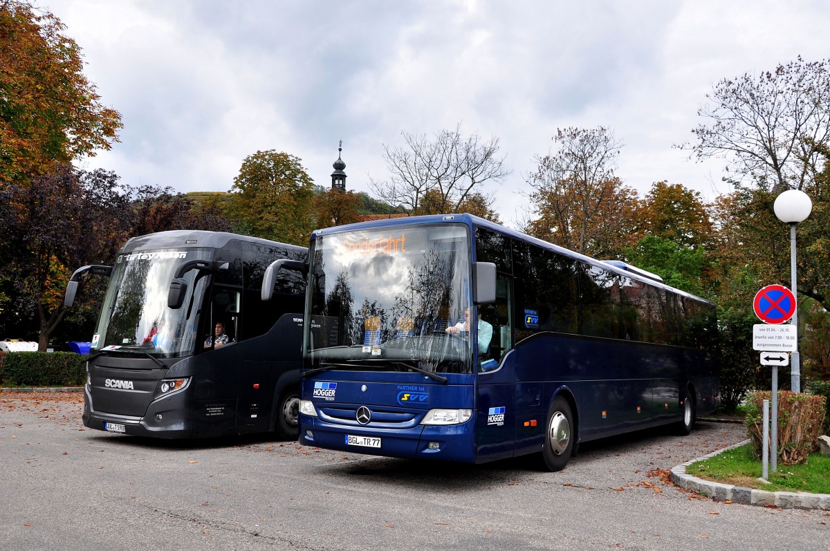 Links der SCANIA Touring - Higer von tirtey Reisen aus der BRD und rechts ein Mercedes von Hogger aus der BRD am 21.10.2014 in Krems.