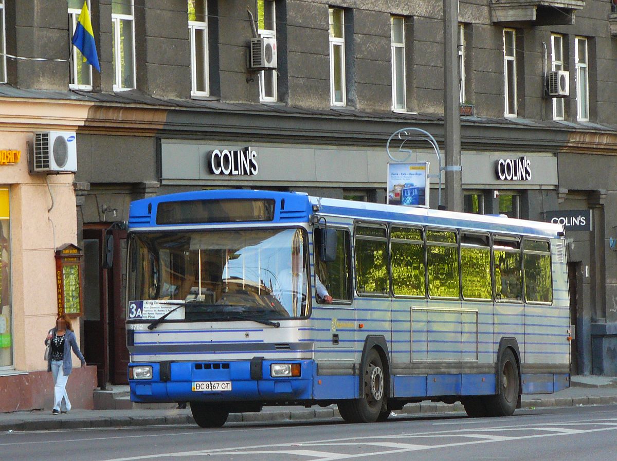 LKAP nr 1 (Львівське комунальне автотранспортне підприємство nr 1 ) Renault PR112 Bus ex-Montpellier Baujahr 1994. Prospekt Vyacheslava Chernovola, Lviv, Ukraine 13-05-2014.


LKAP nr 1 (Львівське комунальне автотранспортне підприємство nr 1 ) Renault PR112 bus ex-Montpellier bouwjaar 1994. Prospekt Vyacheslava Chernovola, Lviv, Oekrane 13-05-2014.