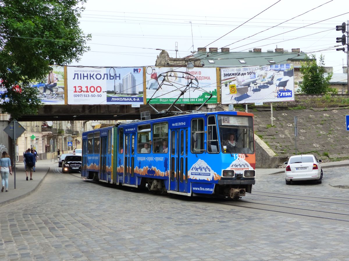 LKP (Львівське комунальне підприємство) LET (Lviv Elektro Trans) Tw 1170 Tatra KT4D Baujahr 1987 ex Fahrzeug 340 GVB Gera, Deutschland. Zamarstynivska Strasse, Lviv 08-06-2017.


LKP (Львівське комунальне підприємство) LET (Lviv Elektro Trans) tram 1170 Tatra KT4D bouwjaar 1987 ex tram 340 van GVB Gera uit Duitsland. Zamarstynivska straat, Lviv 08-06-2017.