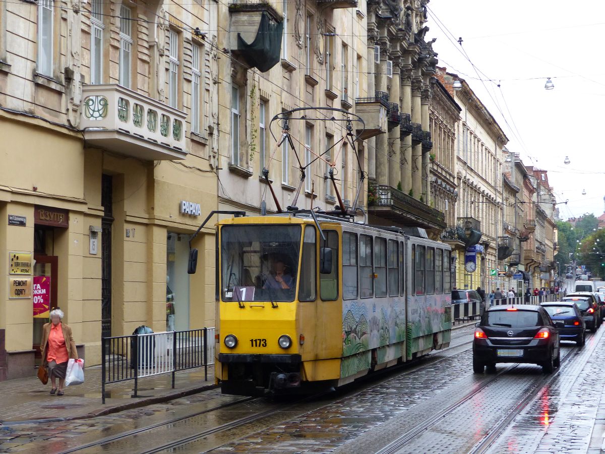 LKP (Львівське комунальне підприємство) LET (Lviv Elektro Trans) Strassenbahn 1173 Tatra KT4SU Baujahr 1988. Petra Doroshenka Strasse, Lviv 03-09-2019.

LKP (Львівське комунальне підприємство) LET (Lviv Elektro Trans) tram 1173 Tatra KT4SU bouwjaar 1988. Petra Doroshenka straat, Lviv 03-09-2019.