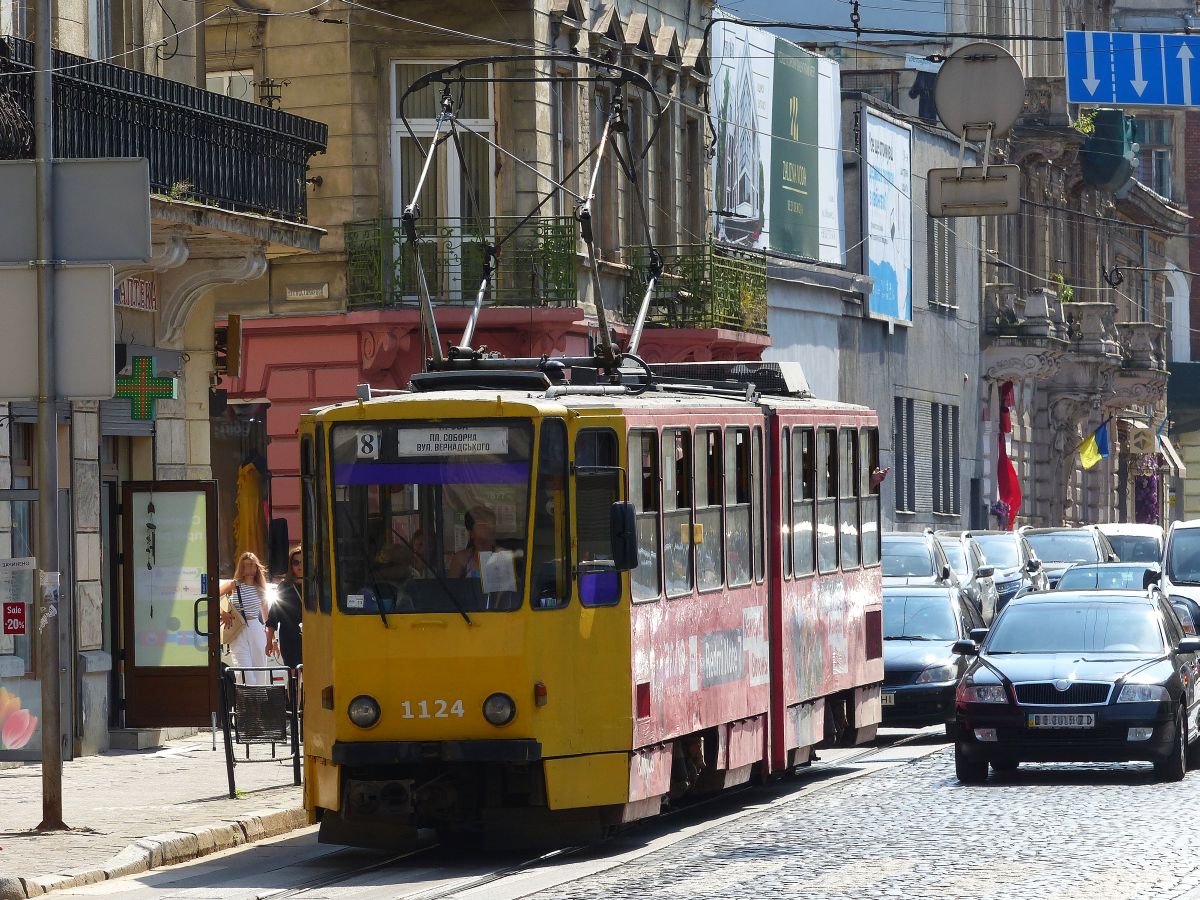 LKP (Львівське комунальне підприємство) LET (Lviv Elektro Trans) Strassenbahn 1124 Tatra KT4SU Baujahr 1988. Ivana Franka Strasse, Lemberg, Ukraine 29-08-2019.


LKP (Львівське комунальне підприємство) LET (Lviv Elektro Trans) tram 1124 Tatra KT4SU bouwjaar 1988. Ivana Franka straat, Lviv 29-08-2019.