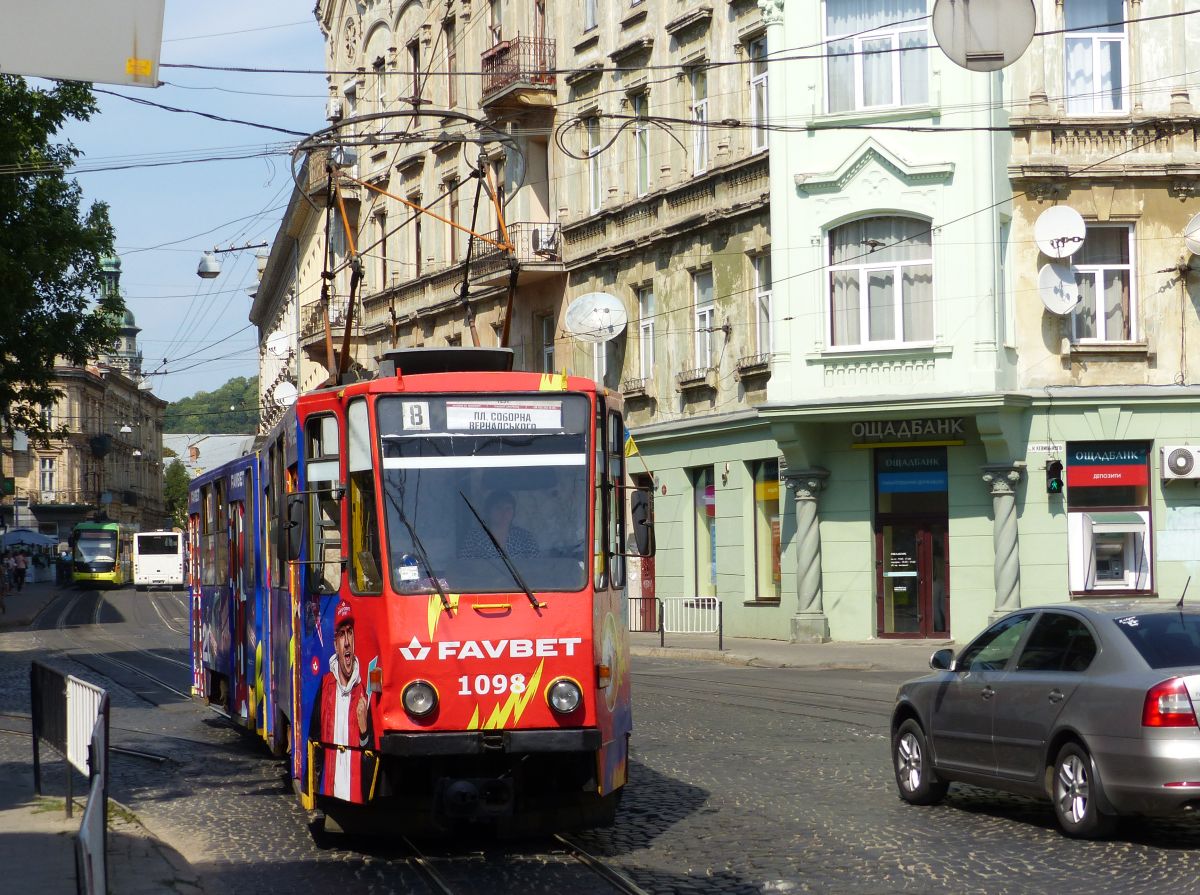 LKP (Львівське комунальне підприємство) LET (Lviv Elektro Trans) Strassenbahn 1098 Tatra KT4SU Baujahr 1986. Ivana Franka Strasse, Lviv 29-08-2019.

LKP (Львівське комунальне підприємство) LET (Lviv Elektro Trans) tram 1098 Tatra KT4SU bouwjaar 1986. Ivana Franka straat, Lviv 29-08-2019.