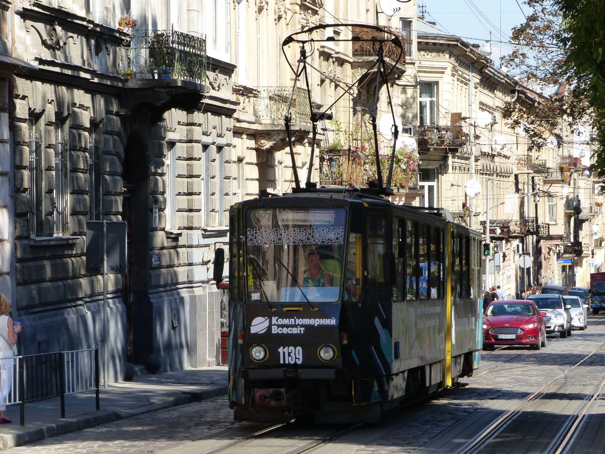 LKP (Львівське комунальне підприємство) LET (Lviv Elektro Trans) Strassenbahn 1139 Tatra KT4SU Baujahr 1988. Henerala Chuprynky Strasse, Lviv, Ukraine 05-0920-19.


LKP (Львівське комунальне підприємство) LET (Lviv Elektro Trans) tram 1139 Tatra KT4SU bouwjaar 1988. Henerala Chuprynky straat, Lviv, Oekrane 05-0920-19.