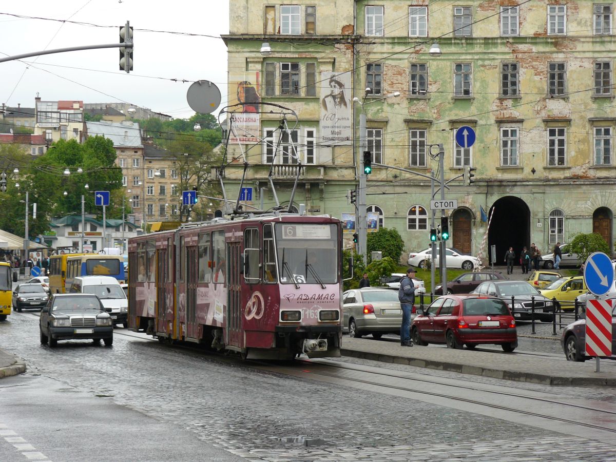 LKP (Львівське комунальне підприємство) Lviv ElektroTrans TW 1163 Torhovastrasse Lviv, Ukraine 04-05-2014.

LKP (Львівське комунальне підприємство) Lviv ElektroTrans tram 1163 Vul. Torhova Lviv, Oekrane 04-05-2014.