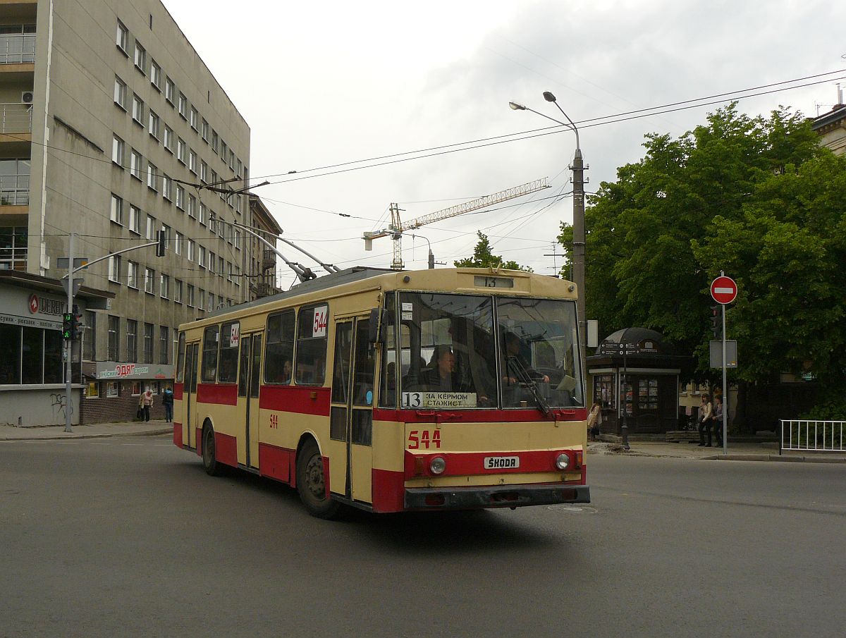 LKP (Львівське комунальне підприємство) Lviv ElektroTrans O-Bus 544 koda 14Tr11 Baujahr 1989. Prospekt Vyacheslava Chernovola, Lviv 08-05-2014.

LKP (Львівське комунальне підприємство) Lviv ElektroTrans trolleybus 544 koda 14Tr11 bouwjaar 1989. Prospekt Vyacheslava Chernovola, Lviv 08-05-2014.