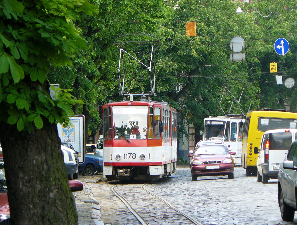 LKP (Львівське комунальне підприємство) Lviv ElektroTrans TW 1178 Stepana Banderystrasse Lviv, Ukraine 16-05-2014.

LKP (Львівське комунальне підприємство) Lviv ElektroTrans tram 1178 Stepana Banderystraat Lviv, Oekrane 16-05-2014.