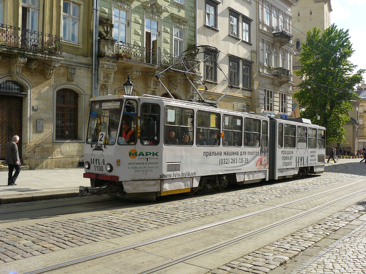 LKP (Львівське комунальне підприємство) Lviv ElektroTrans TW 1100 Rynokplatz Lviv, Ukraine 16-05-2014.

LKP (Львівське комунальне підприємство) Lviv ElektroTrans tram 1100 Rynokplein Lviv, Oekrane 16-05-2014.