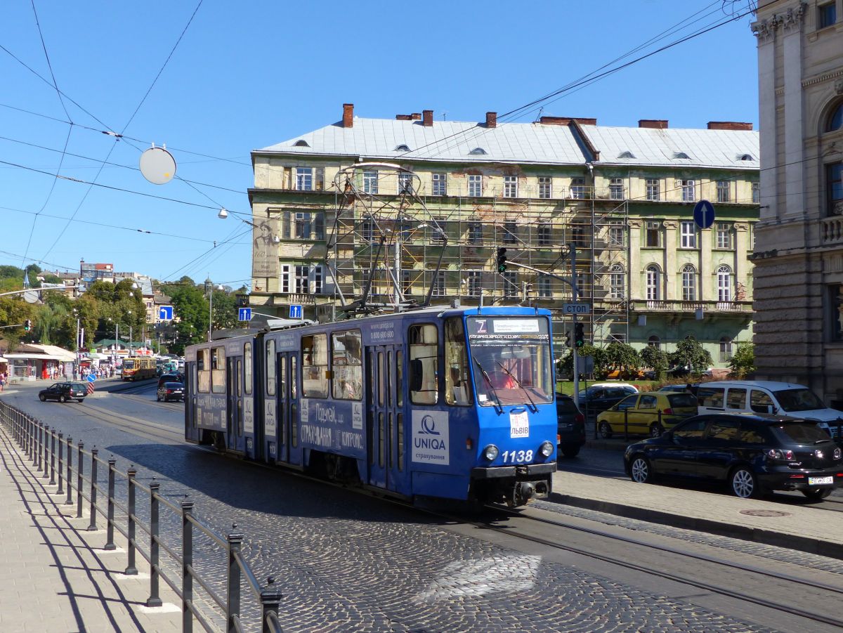 LKP (Львівське комунальне підприємство) Lviv Elektro Trans TW 1138 Tatra KT4SU Baujahr 1988. Torhova Strasse Lviv, Ukraine 28-08-2016.

LKP (Львівське комунальне підприємство) Lviv Elektro Trans tram 1138 Tatra KT4SU bouwjaar 1988. Torhova straat Lviv, Oekrane 28-08-2016.