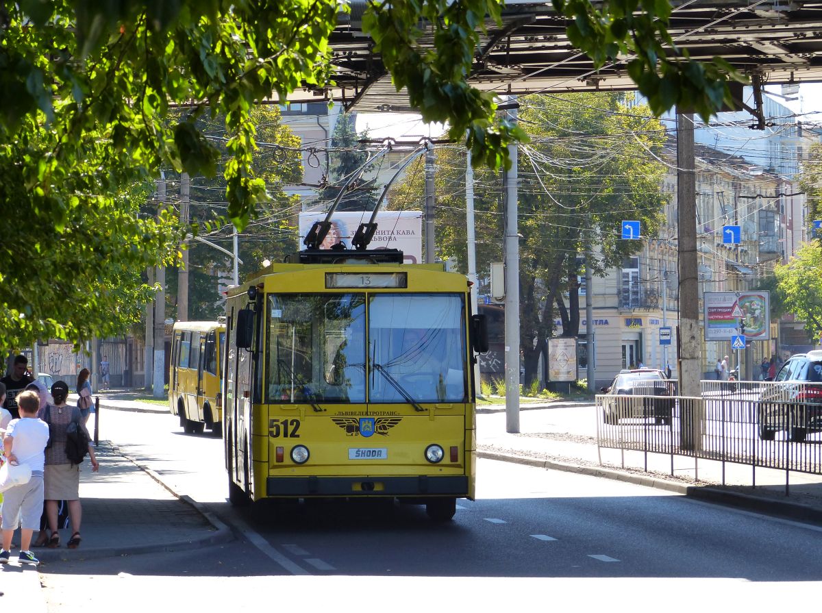 LKP (Львівське комунальне підприємство) Lviv Elektro Trans O-Bus 512 koda 14Tr02/6 Baujahr 1988. Prospekt Viacheslava Chornovola, Lviv, Ukraine 28-08-2016.


LKP (Львівське комунальне підприємство) Lviv Elektro Trans trolleybus 512 koda 14Tr02/6 bouwjaar 1988. Prospekt Viacheslava Chornovola, Lviv, Oekrane 28-08-2016.