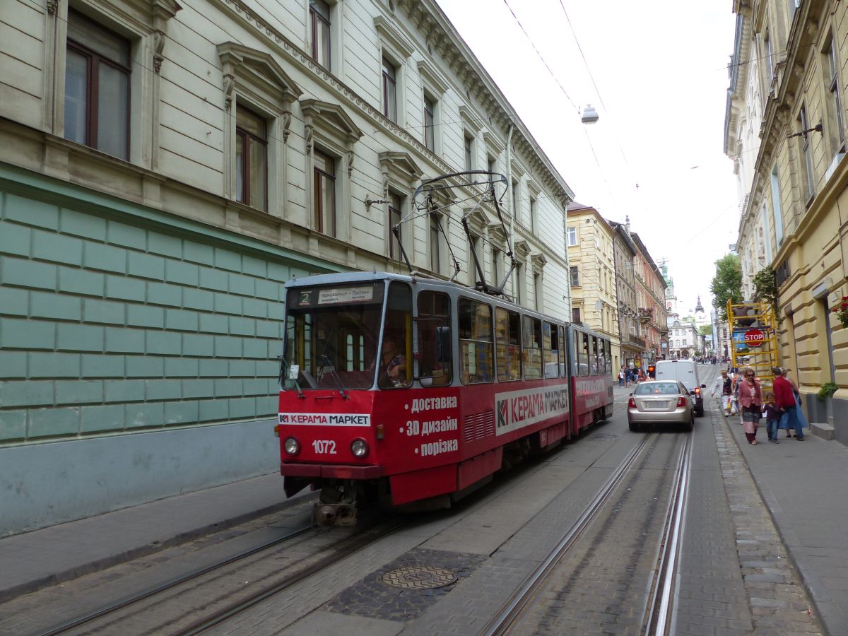 LKP (Львівське комунальне підприємство) Lviv Elektro Trans TW 1072 Tatra KT4SU Baujahr 1984. Beryndy Strasse, Lviv, Ukraine 30-08-2016.

LKP (Львівське комунальне підприємство) Lviv Elektro Trans tram 1072 Tatra KT4SU bouwjaar 1984. Beryndy straat, Lviv, Oekrane 30-08-2016.