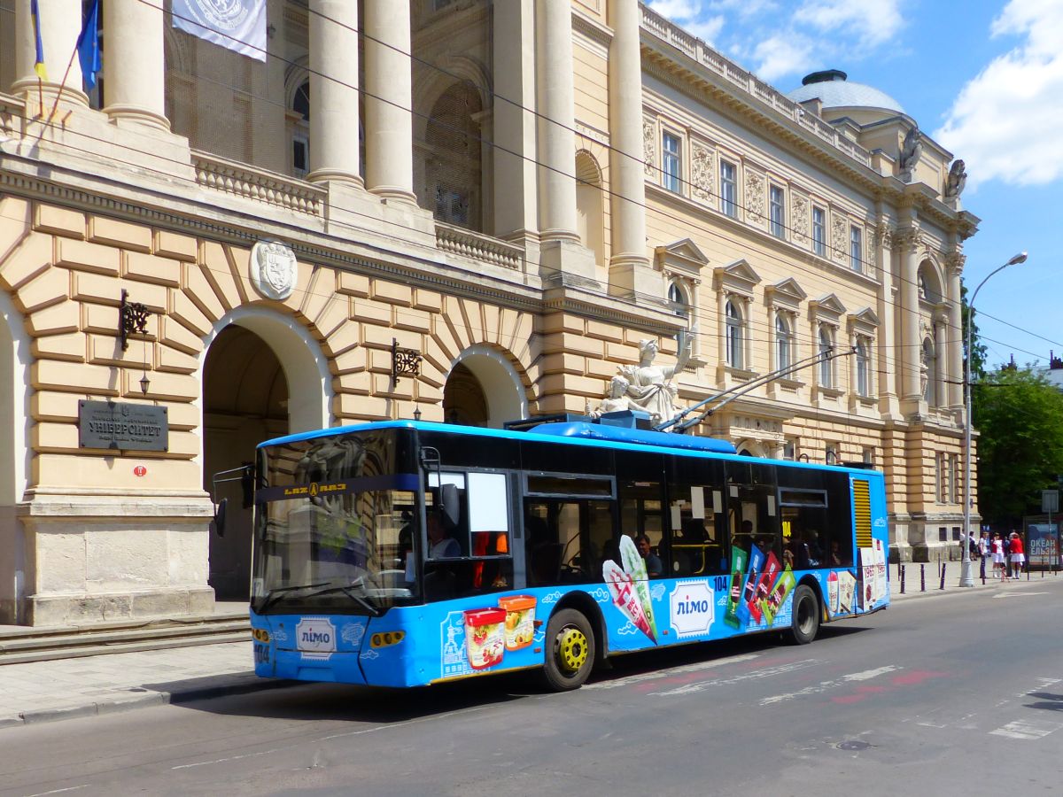 LKP LET O-Bus 104 LAZ Е183D1 Baujahr 2006. Universitetska Strasse, Lviv 28-05-2017.

LKP LET trolleybus 104 LAZ Е183D1 bouwjaar 2006. Universitetska straat, Lviv 28-05-2017.