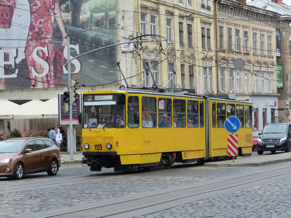 LKP LET Strassenbahn 1129 Tatra KT4SU Baujahr 1988. Horodotska Strasse, Lemberg 03-09-2019.

LKP LET tram 1129 Tatra KT4SU bouwjaar 1988. Horodotska straat, Lviv 03-09-2019.