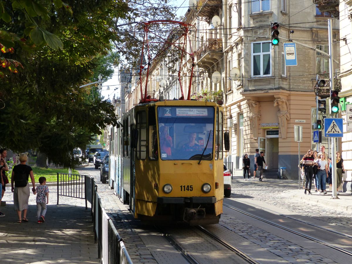 LKP LET Strassenbahn 1145 Tatra KT4SU Baujahr 1988. Henerala Chuprynky Strasse, Lemberg  05-09-2019.

LKP LET tram 1145 Tatra KT4SU bouwjaar 1988. Henerala Chuprynky straat, Lviv  05-09-2019.