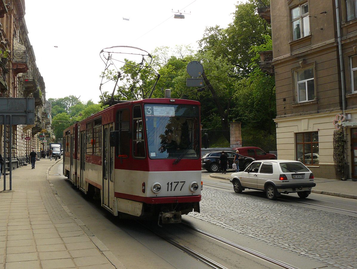 LKP LET TW 1177 Tatra KT4D ex-EVAG Erfurt Baujahr 1987. Ivana Frankastraat, Lviv 20-05-2015.

LKP LET tram 1177 Tatra KT4D ex-EVAG Erfurt bouwjaar 1987. Ivana Frankastraat, Lviv 20-05-2015.