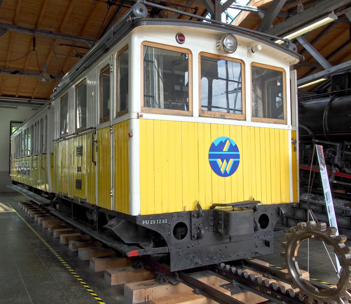 Lokomotive Nr.1 mit Wagen der Wendelsteinbahn in der Lokwelt Freilassing am 01.09.2019.