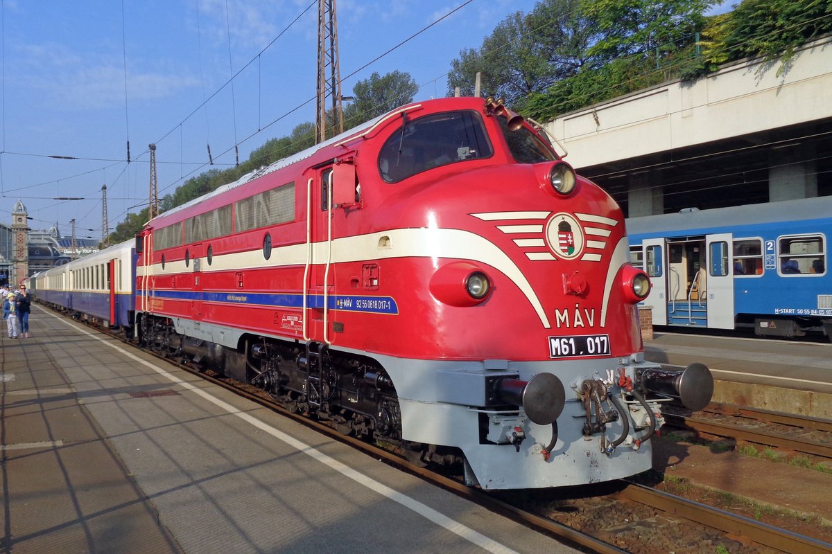 M61-017 steht mit ein Sonderzug am 8 September 2018 in Budapest Nyugati.