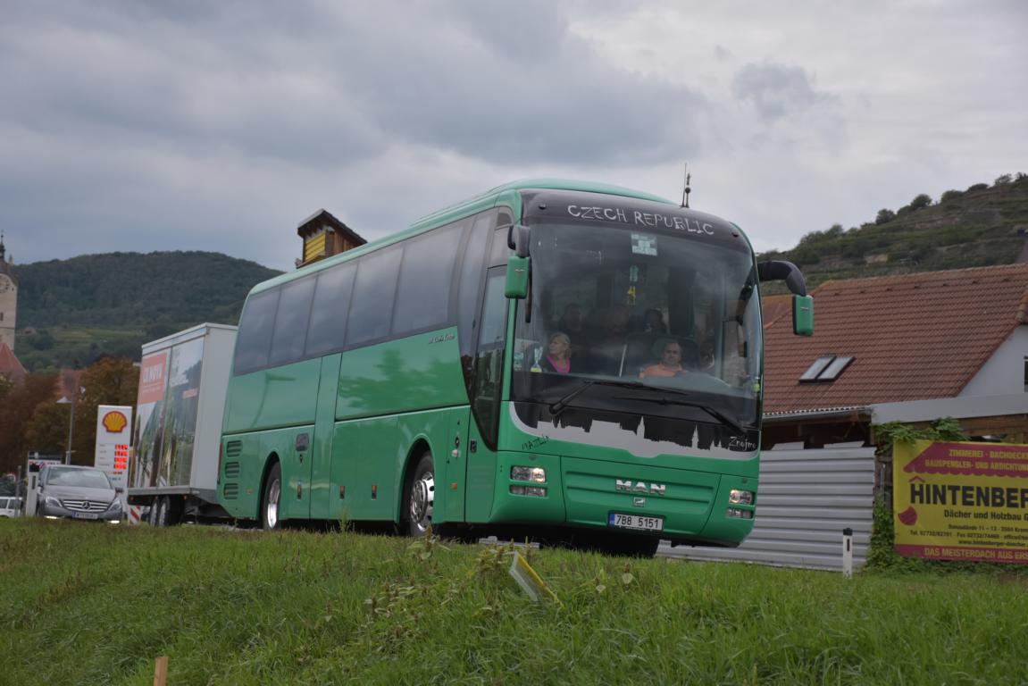 MAN Lion`s Coach aus der CZ mit Radanh�nger 09/2017 in Krems.