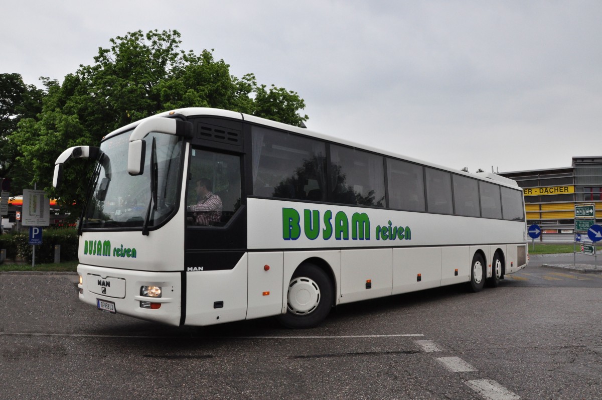 MAN Lions Coach von BUSAM Reisen aus �sterreich am 22.5.2015 in Krems.