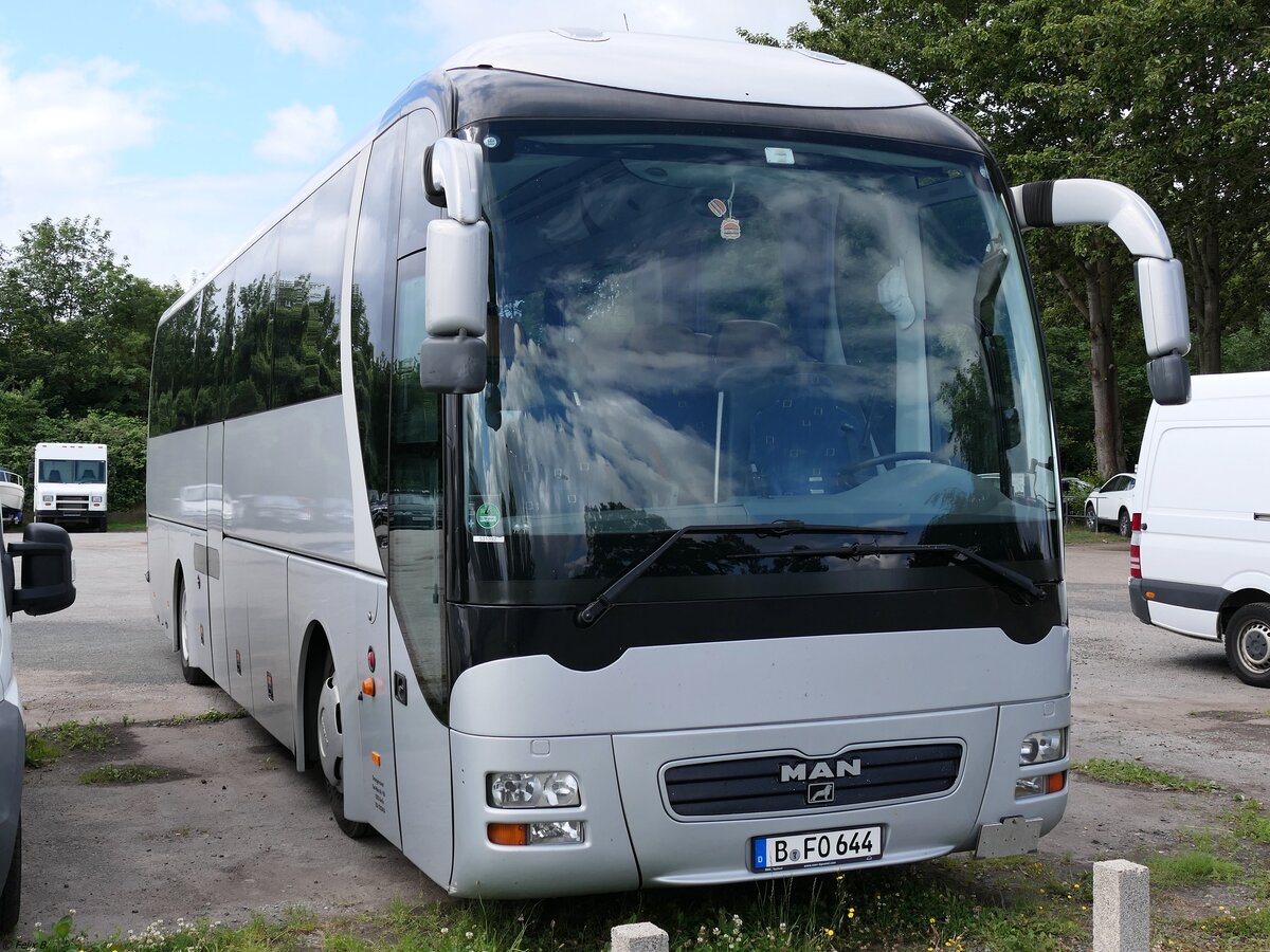 MAN Lion's Coach der Fahrschule Orange aus Deutschland in Binz.