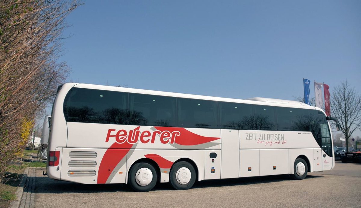 MAN Lion`s Coach von Feuerer Reisen aus der BRD 04/2018 in Krems.