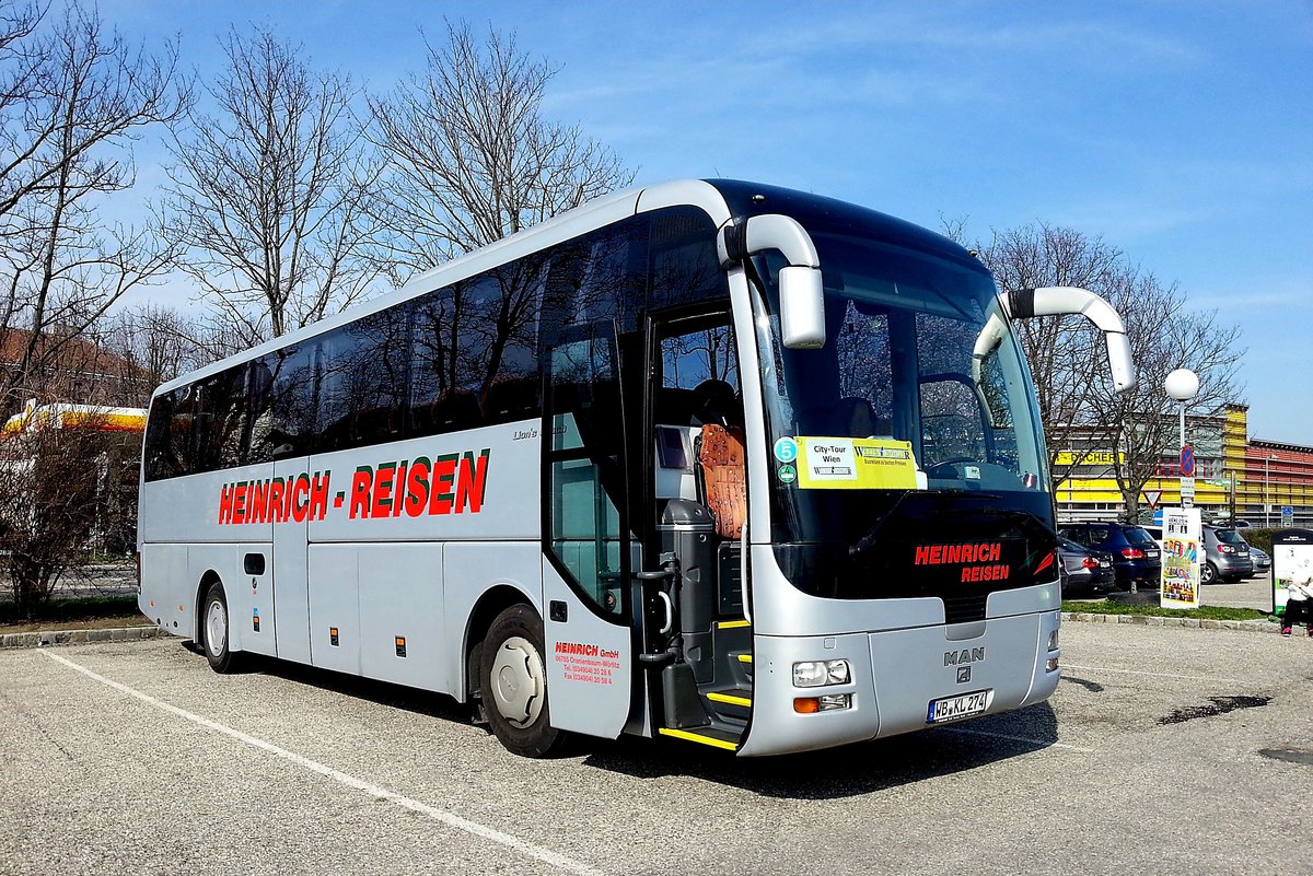 MAN Lions Coach von Heinrich Reisen aus der BRD in Krems.