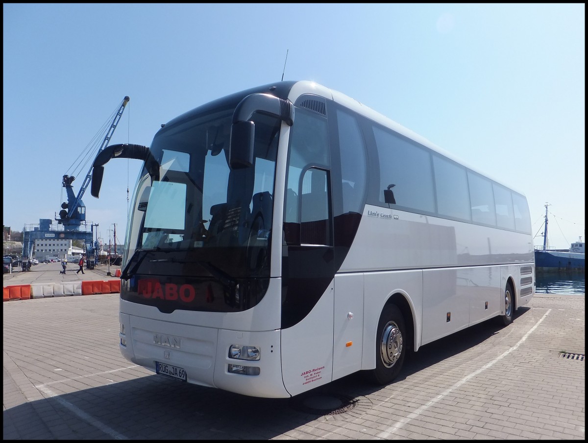 MAN Lion's Coach von Jabo aus Deutschland im Stadthafen Sassnitz.