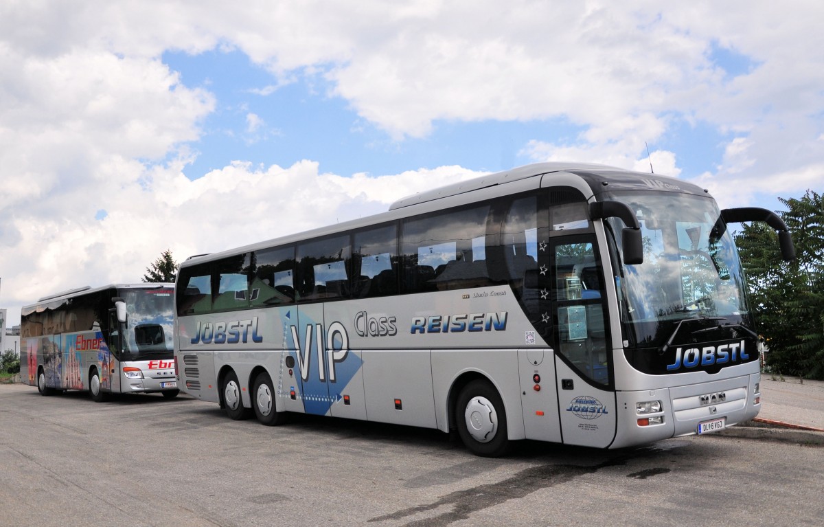 MAN Lions Coach von Jbstl Reisen aus sterreich und dahinter ein Setra von Ebner am 12.Juli 2014 in Krems gesehen.