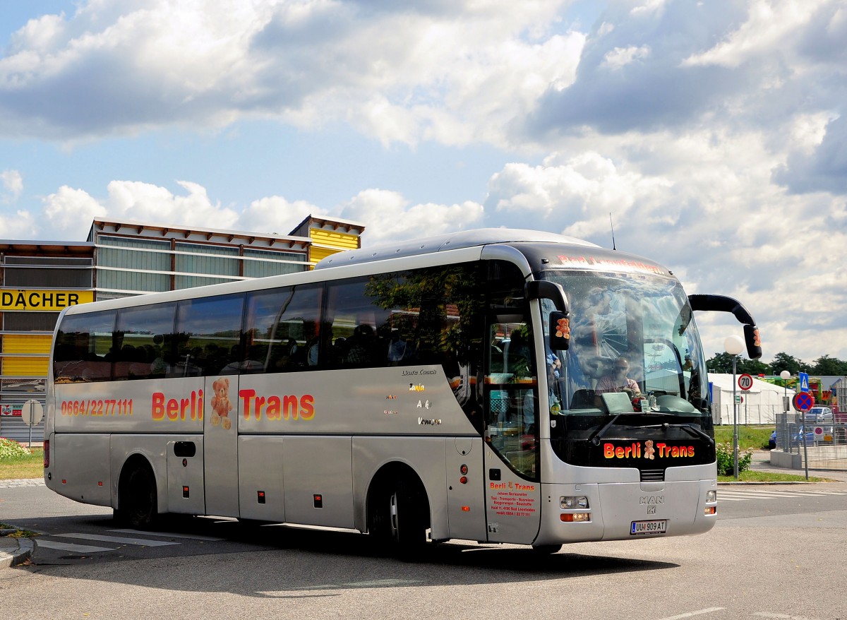 MAN Lions Coach von Johann Berlesreiter aus �sterreich in Krems.