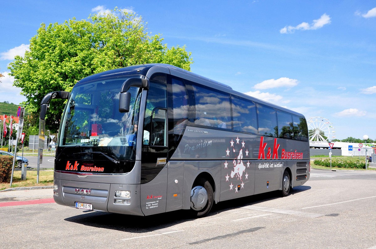 MAN Lions Coach von k & k Busreisen aus �sterreich in Krems gesehen.