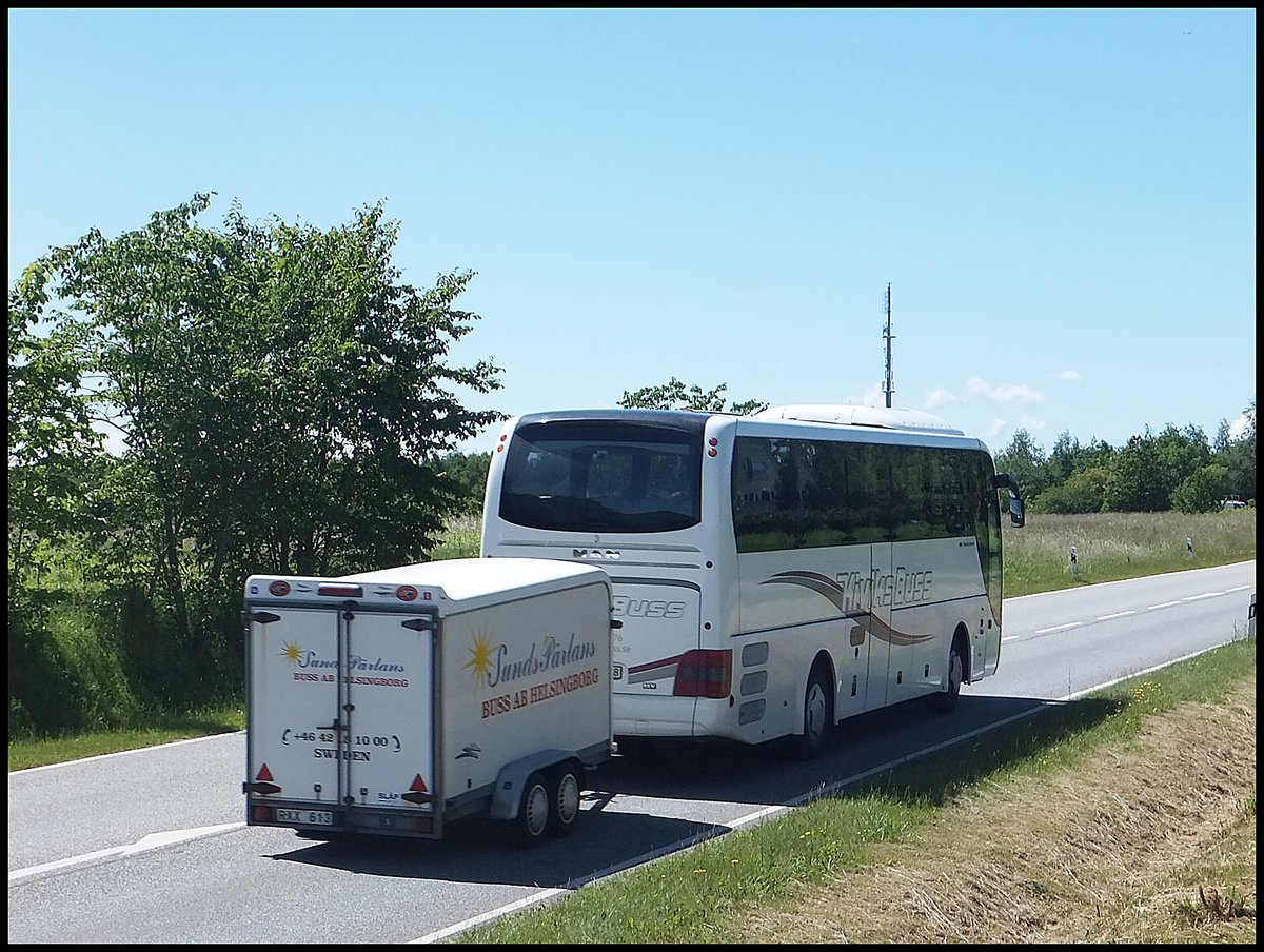 MAN Lion's Coach von Kiviks Buss aus Schweden mit H�nger in Sassnitz.