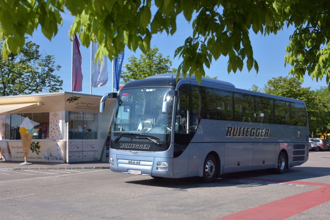 MAN Lion`s Coach von Russegger Reisen aus sterreich in Krems.