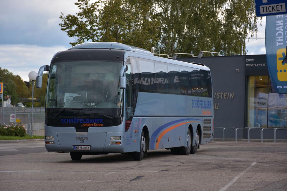 MAN Lion`s Coach von Schr�felbauer Reisen aus �sterreich 10/2017 in Krems.