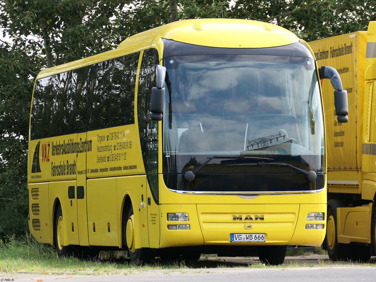 MAN Lion's Coach vom Verkehrsausbildungszentrum Brandt aus Deutschland in Neubrandenburg.