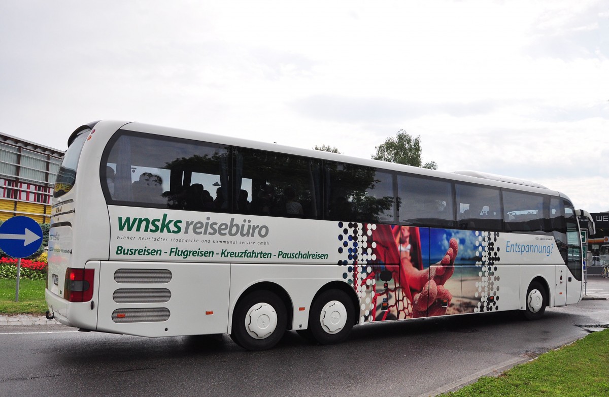 MAN Lions Coach vom  wnsks Reiseb�ro aus Nieder�sterreich im Mai 2015 in Krems unterwegs.