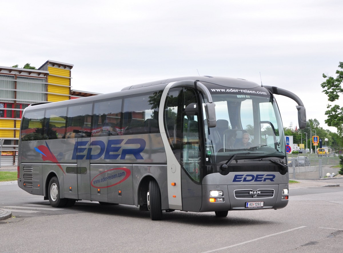 MAN Lions Star von EDER Reisen aus Österreich am 19.5.2015 in Krems.