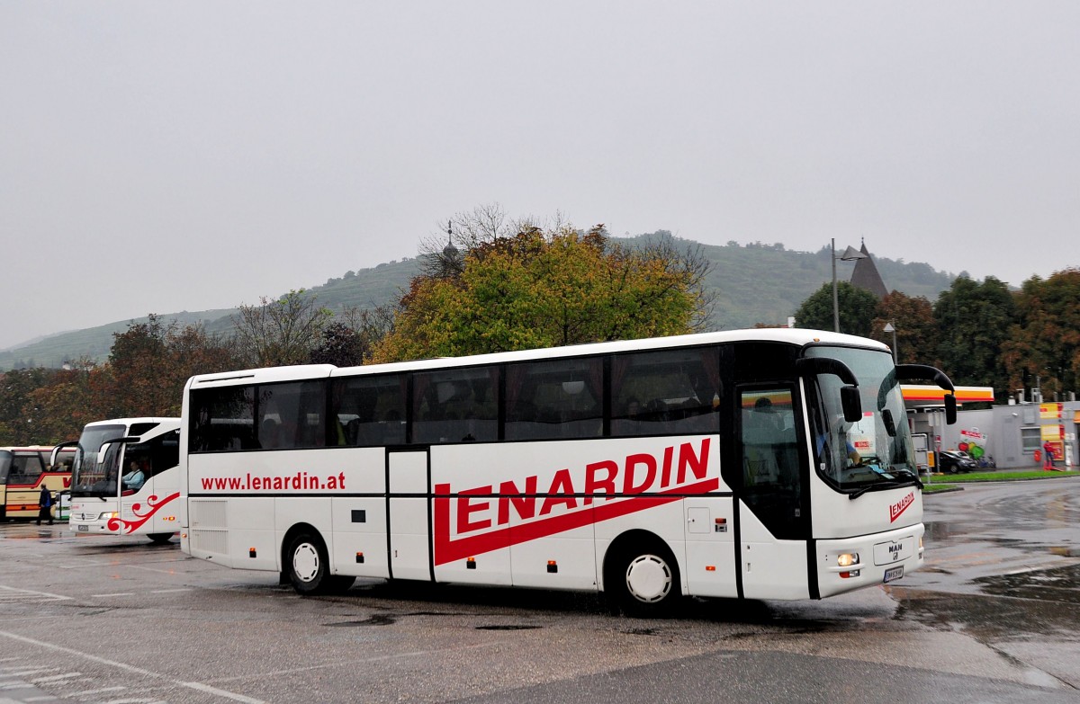 MAN Lions Star von Lenardin aus Nieder�sterreich am 11.9.2015 in Krems gesehen.