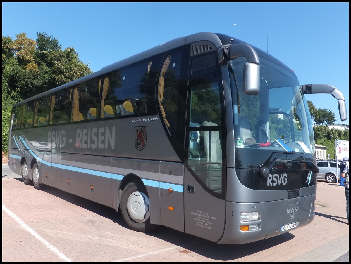 MAN Lion's Top Coach von RSVG-Reisen aus Deutschland im Stadthafen Sassnitz.