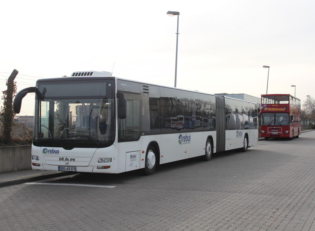 MAN Niederflurbus 3.Generation(Lion's City)und MAN Doppelstockbus abgestellt am 02.04.2016 in H�he Rostock Hauptbahnhof/S�d