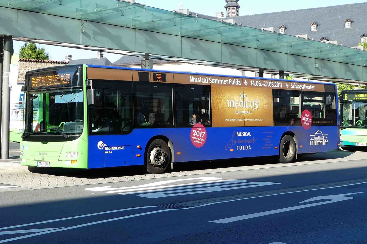 MAN von RhoenEnergie startet am Fuldaer Busbahnhof im September 2016