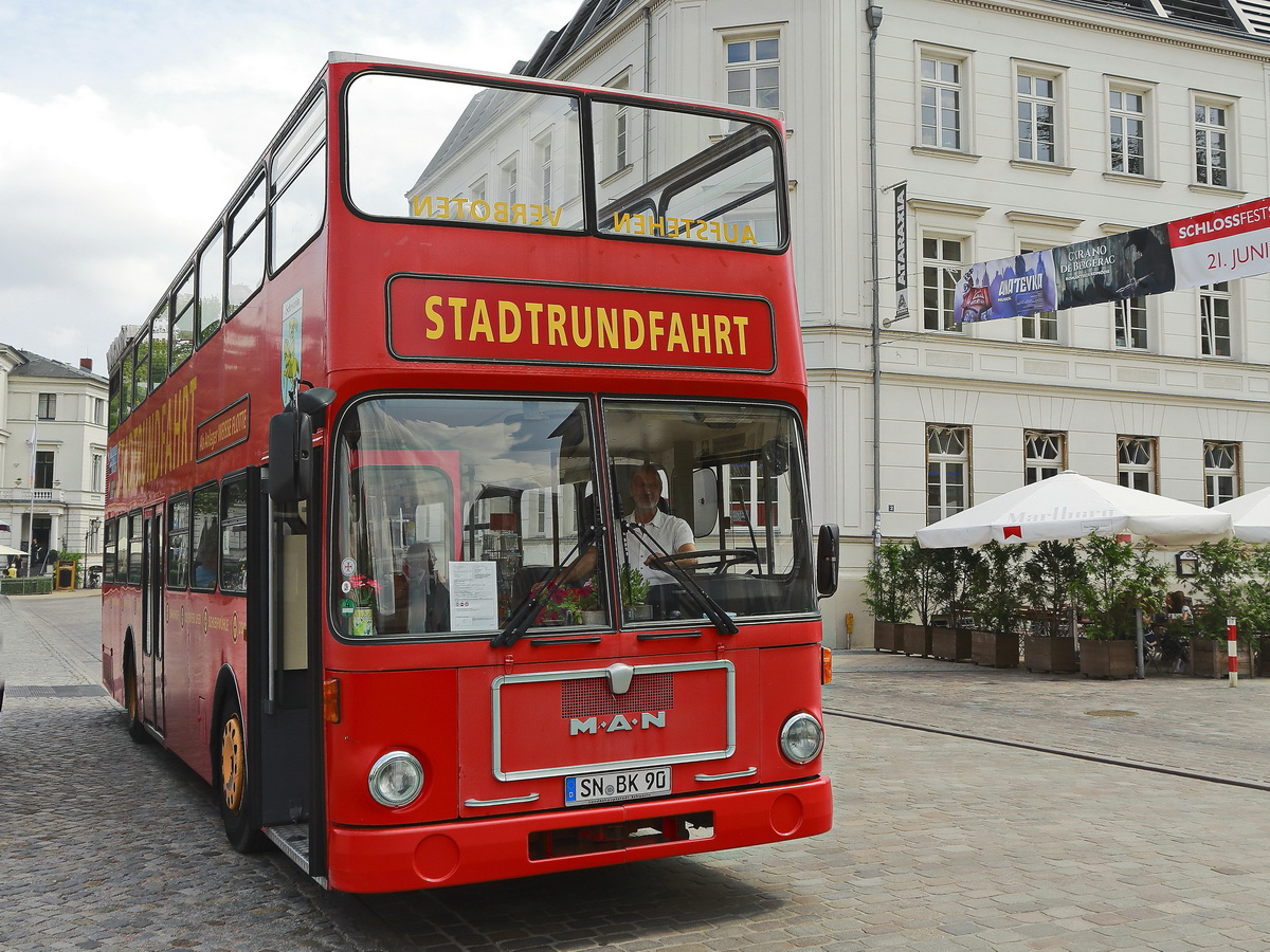 MAN SD 200 von Bus Kontor GmbH aus Deutschland in Schwerin am 02. August 2019.
