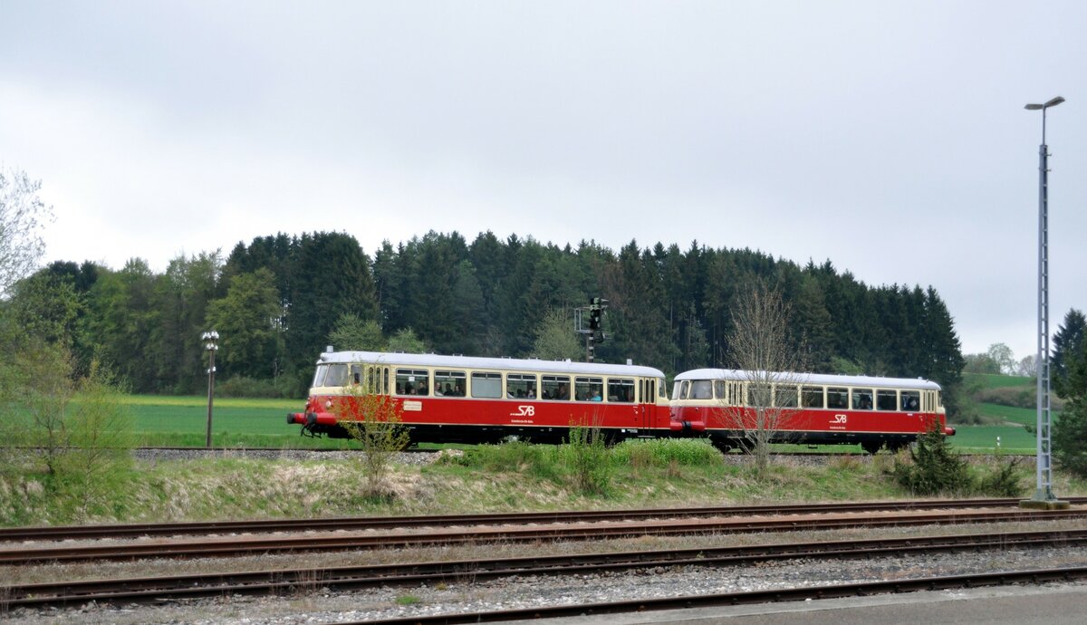 MAN Triebwagen und ein Steuerwagen der SAB bei Oberheutal am 01.05.2014.