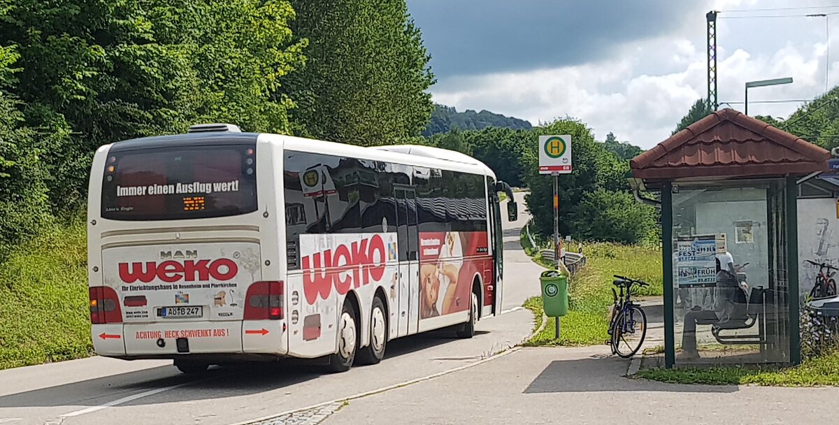 MAN verlsst die Haltestelle BERGEN/Obb., 07-2022