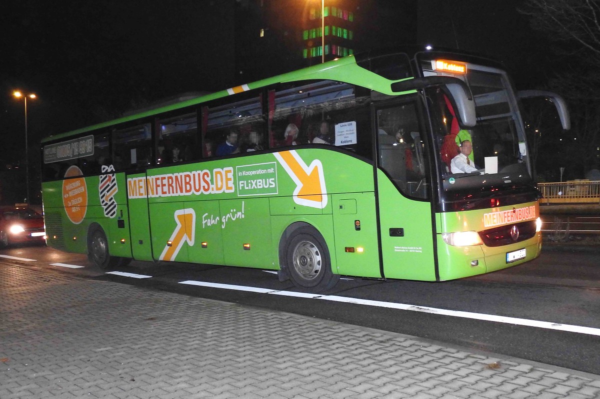 MB als FLIXBUS unterwegs in Wiesbaden im Dezember 2015