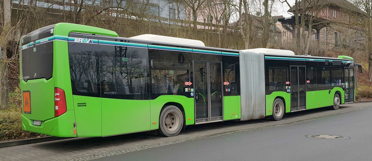 MB Citaro (2080) von RHOEN-ENERGIE steht im Dezember 2021 am Hünfelder Bahnhof