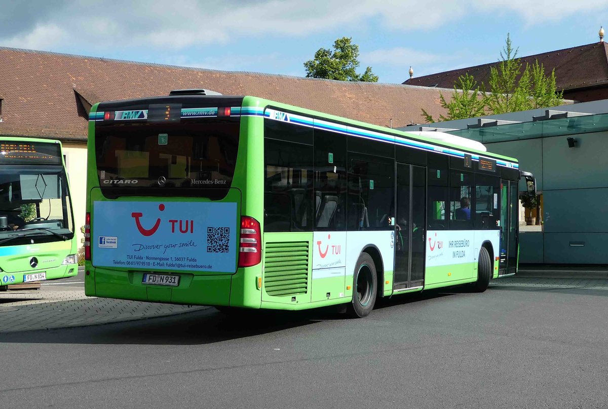 MB Citaro von Rh�nEnergie als Werbetr�ger ein Reiseunternehmen verl�sst den Busplatz Heertor in Fulda, Juni 2017