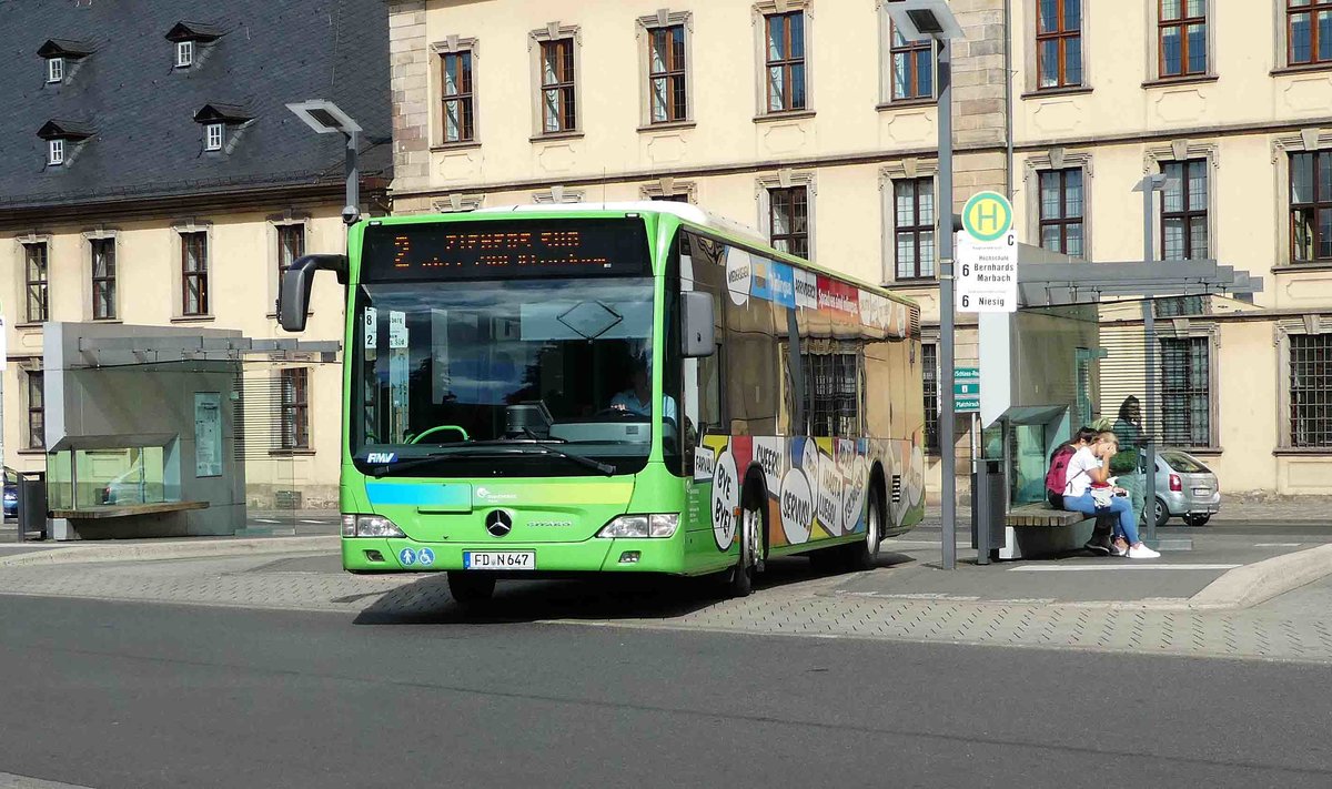 MB Citaro von Rh�nEnergie als Werbetr�ger f�r die Fuldaer Sprachschule INLINGUA steht am Busplatz Heertor in Fulda, Juni 2017