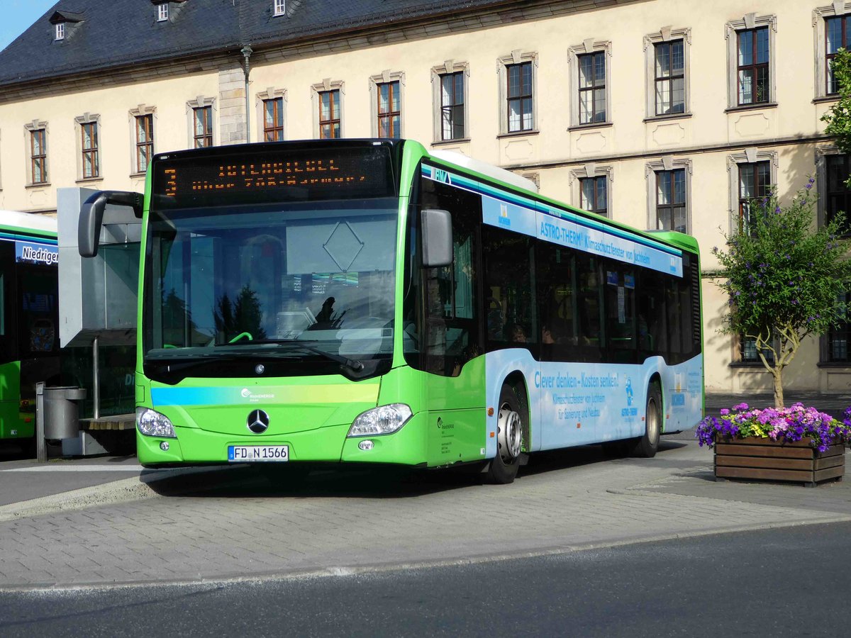 MB Citaro von Rh�nEnergie als Werbetr�ger f�r Fuldaer Fensterhersteller steht am Busplatz Heertor in Fulda, Juni 2017