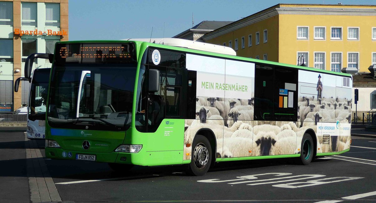 MB Citaro von Rh�nEnergie, ehem. �WAG GmbH, steht am Busplatz des Fuldaer Bahnhofs im Juli 2018