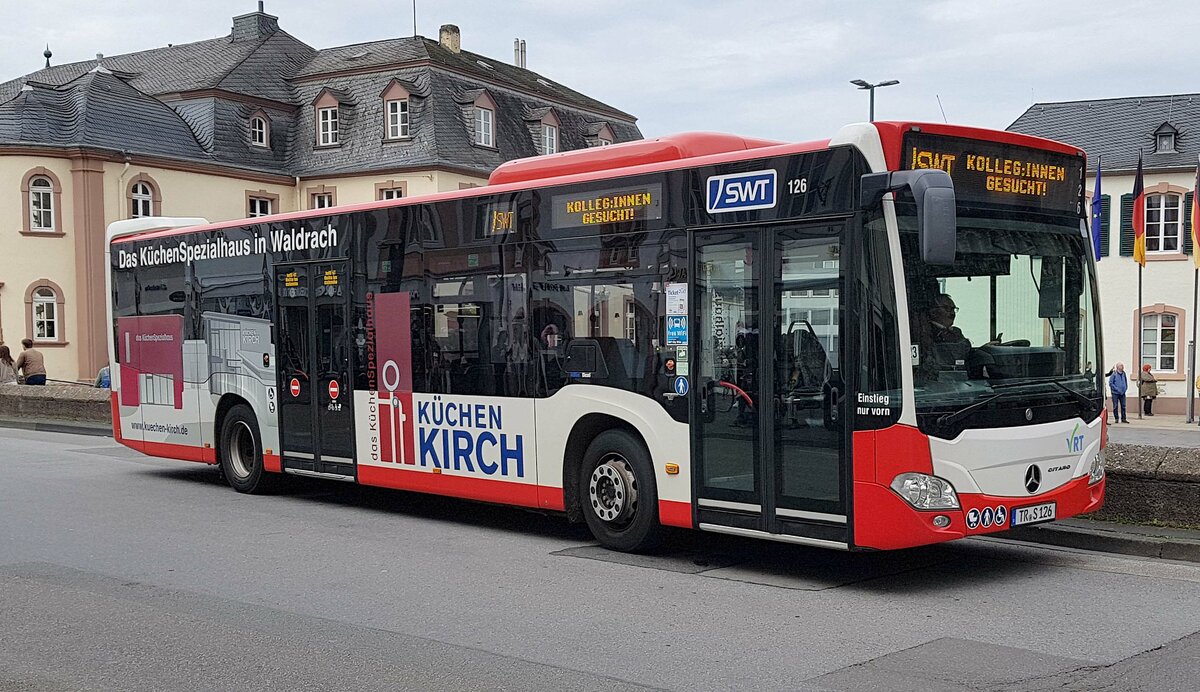 MB Citaro von SWT steht an der Porta Nigra bereit zur n�chsten Tour
