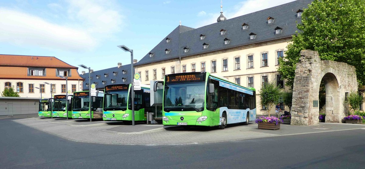 MB Citaro`s von Rh�nEnergie abgestellt am Busplatz Heertor in Fulda, Juni 2017